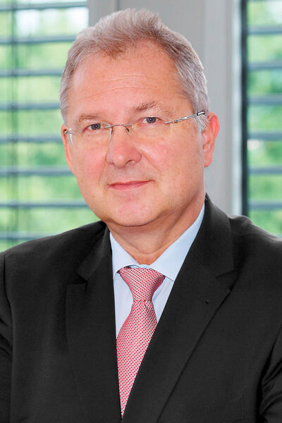Hans-Jürgen Titz übernimmt interimistisch den Posten des Vorstandsvorsitzenden von Veritas sowie deren Tochtergesellschaften. Darüber hinaus verantwortet er künftig als Chief Transformation Officer die strategische Neuausrichtung und Transformation der Poppe-Veritas-Gruppe.  (Veritas)