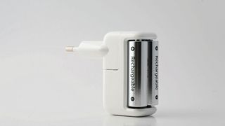 Der Gesundheitszustand einer Lithium-Ionen-Batterie verändert sich mit zunehmender Alterung. KI-Modelle können charakteristische Veränderungen in den Lade- und Spannungskurven nutzen, um den State of Health abzuschätzen. (Bild: frei lizenziert)