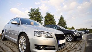 Die Autohändler fürchten, nicht mehr alle Kundenfahrzeuge pünktlich zulassen zu können.  (Bild: gemeinfrei)