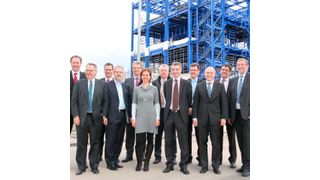 Baustelle einer neuen Pflanzenschutzmittel-Anlage im Chemiepark Knapsack: Vertreter der Standortunternehmen sowie des Betreibers Infraserv Knapsack besichtigen den Fortschritt des 150 Millionen-Euro-Projekts von Bayer Crop Science. (Bild: Infraserv Knapsack)
