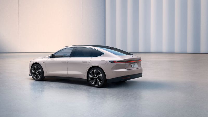 Der 5,10 Meter lange ET7 kommt im eher sachlichen Stil daher. (Bild:Nio)