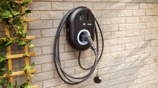 Die Eon-Wallbox „V-Box pro“ gibt's künftig bei Media-Markt. (Bild: Autoren-Union Mobilität/Eon)