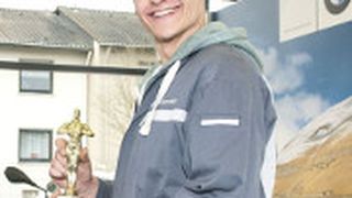 Azubi Cedric Marnett freut sich über seine „Auszeichnung“. (Foto: ZDK)