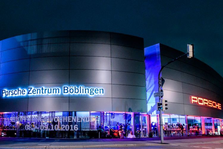 Die Fellbacher Hahn-Gruppe (VW, Audi, Porsche, Seat und Skoda) ist einer der größten und ältesten Porsche-Händler Deutschlands. Die Eröffnung des neuen Porsche-Zentrums in Böblingen im Oktober war ein Meilenstein auf diesem Geschäftsfeld.  (Hahn-Gruppe)