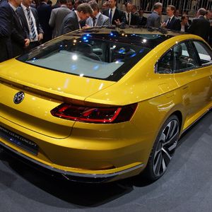 Das Heck mit Sicken und Kanten wird auch bei Audi und Seat verstärkt eingesetzt. (Foto: ampnet/Aike Coordes)