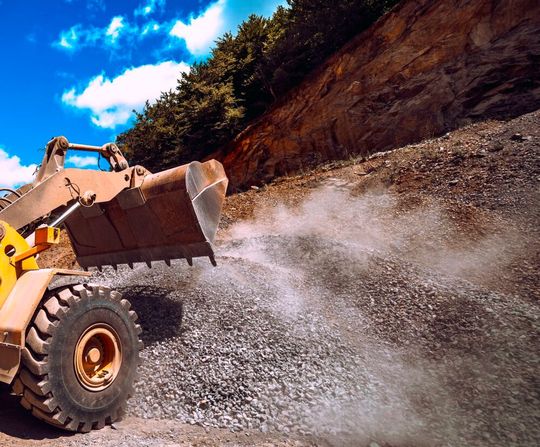 Deutschland und der Rest von Europa sind bei seltenen Rohstoffen von ausländischen Zulieferern abhängig – vor allem aus Asien. Diese wackelige Lieferkette soll durch einen neu eingerichteten Rohstofffonds der Bundesregierung stabilisiert werden. Doch es regen gibt auch Zweifel ...(Bild:  Bodo)