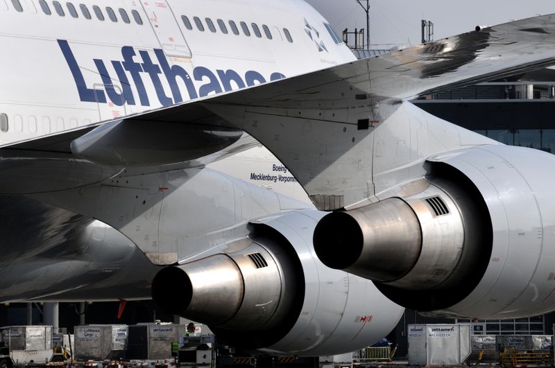 Nieten und Schrauben aus hochfesten Edelstahl Legierungen verbinden häufig die Fahrwerks-, Flügel- und Triebwerksteile im Flugzeugbau. (Bild: Lufthansa)