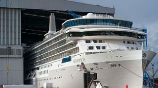 Wasser untern Kiel. Die seit rund 200 Jahren so wie noch nie gebeutelte Meyer Werft, bekannt für ihre Kreuzfahrtschiffe, hat einen Auftrag über vier Schiffe für die Disney Cruise Line erhalten. Das sei wiederum der größte Auftrag der Unternehmensgeschichte. (Bild: dpa)