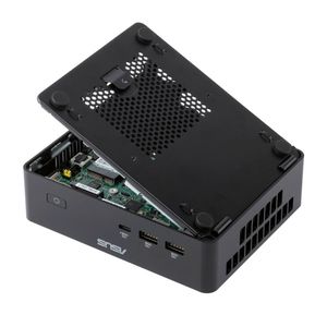 Der Gehäuseboden kann ohne Werkzeug geöffnet werden und gewährt so einfach Zugang zum Mainboard mit den beiden M.2-Steckplätzen und den beiden Speichersockeln bei den Modellen ohne Ark-B390-GPU und verlötetem Speicher.  (Bild:  Asus)