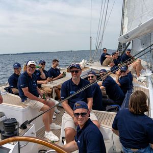 Der geschäftsführende Gesellschafter von Weller, Burkhard Weller, ist großer Segelfan und lädt bereits seit mehreren Jahren ausgewählte Mitarbeiter auf die Segelyacht Joy ein. (Bild:  Joern Kraushaar)