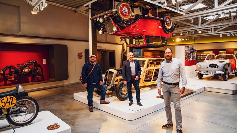 Die Gestalter der Sonderausstellung: Ulf Schulz (Initiator Avus 100), Matthias Kaluza (Agentur Ö-Konzept) und Sascha Fillies (PS-Speicher). (Bild: Stiftung PS-Speicher)