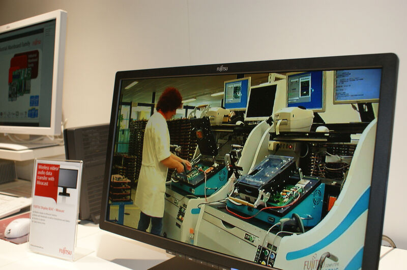Für viele immer noch überraschend: Fujitsu fertigt im Augsburger Werk eigene Mainbords, zum Beispiel für Industrie-PCs.  (Ulrike Ostler)