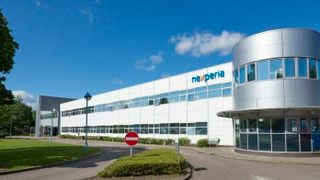 Der chinesische Chiphersteller Nexperia, der in Nimwegen den europäischen Standort hat, wurde vom Gericht in Amsterdam dazu verdonnert, weiterhin kontrolliert zu werden. Das schmeckt Peking nicht. Das Dumme: Die Chips sind für Europas Autohersteller bekanntlich sehr wichtig ... (Bild: Nexperia)