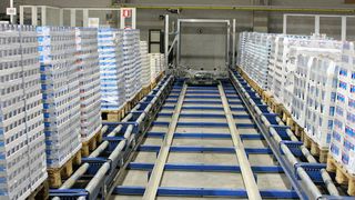 Automatische Nachversorgung der Kommissionierzone im Milchhof Meran. (Hörmann Logistik)