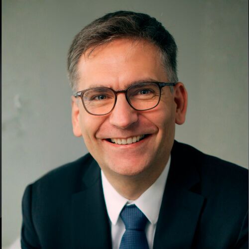 Der Autor: Prof. Dr. Ing. habil. Mario Trapp, Direktor des Fraunhofer Instituts für Kognitive Systeme (IKS), Inhaber des Lehrstuhls „Engineering Resilient Cognitive Systems“ an der TU München, und KEynote-Speker des ESE Kongress 2026.(Bild:  Fraunhofer IKS)