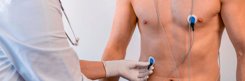 Schnell und nicht-invasiv wie ein EKG, aber weit genauer: Bei der Cardiosiographie erfolgt die Signalaufnahme über Elektroden; innerhalb von vier Minuten wird ein Vektorkardiogramm erstellt(© Cardisio GmbH)