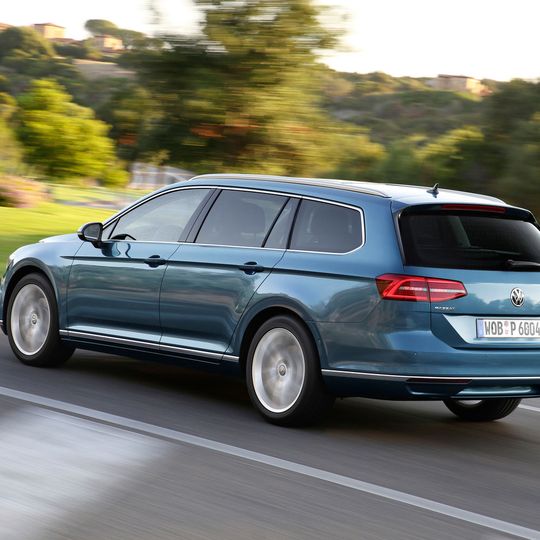 Weltweit müssen 40.900 Modelle vom Passat Variant wegen Schiebedachproblemen in die Werkstatt.(Foto:  VW)