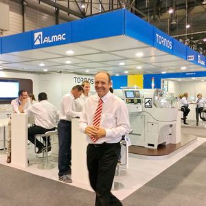 Tornos auf der EPHJ-EPMT-SMT: Die Ergonomie der ultrakompakten Stangenfräsmaschine BA 1008 von Almac beruht auf der Swissnano von Tornos.