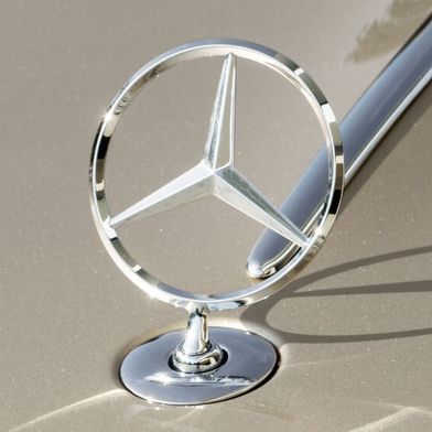 Mercedes steht derzeit nicht so richtig auf der Sonnenseite der Automobilbranche. Der Premiumhersteller kämpft mit drei strategischen Kernproblemen. (Bild: Mercedes)