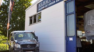 Die Fahrzeugbauhalle liegt im idyllischen Marktbreit am Main. (Bild: Mauritz/»kfz-betrieb«)