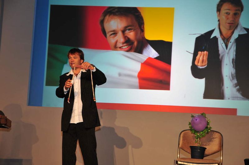 Zwischen den Referaten und Debatten sorgte Heinrich del Core für gute Laune. (Archiv: Vogel Business Media)