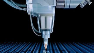 Ob Schweißen, Schneiden, Auftragschweißen oder Markieren: Mit Festkörperlasern und Lasersystemen können Anwender ihre Bauteile zu geringen Kosten bei gleichzeitig hoher Qualität produzieren. Allerdings: Die ideale Strahlquelle für die Materialbearbeitung gibt es nicht. (Archiv: Vogel Business Media)