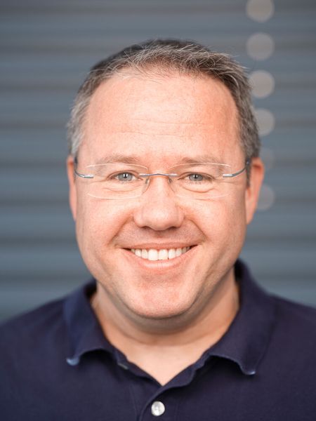 Tobias Schrödel ist IT-Sicherheitsexperte und bekannter Comedyhacker. Er wird die ISX in München, Hamburg und Düsseldorf verstärken. (Bild: ROBERT BREMBECK)