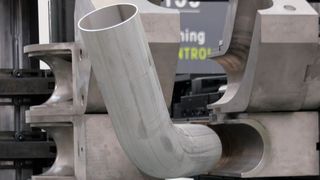 Rohrbiegemaschinen bringen das Werkstück Rohr in den gewünschten Winkel. (Itasse)