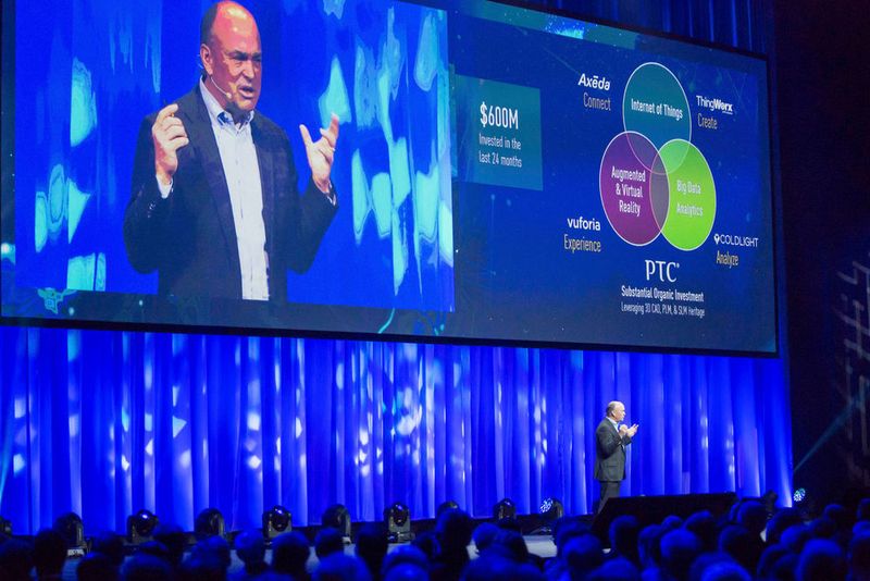 Die Übernahmen der Unternehmen Thing Worx, Axeda, Coldlight und zuletzt Vuforia haben die Vision von PTC verwirklicht – Produkte, Maschinen und Anlagen dank IoT-Technologie nicht nur zu vernetzen, sondern sie über eigene Applikationen analysierbar und erlebbar zu machen (Bild: PTC)