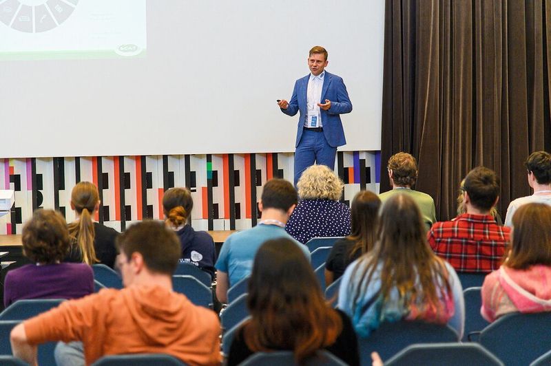 ...bis zu typischen Laborthemen wie PFAS, hier im Vortrag von SCAT Europe behandelt.   Mehr Infos zu den kommenden LAB-SUPPLY-Messen finden Sie auf www.lab-supply.info (Bild: Stefan Stark)