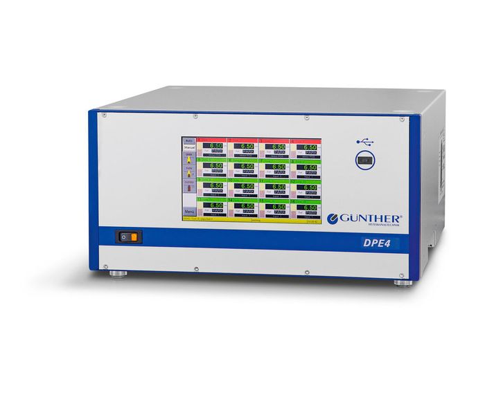 Die neue Steuereinheit DPE4 mit zentralem 7“-Touch-LCD-Display. (Günther Heisskanaltechnik)