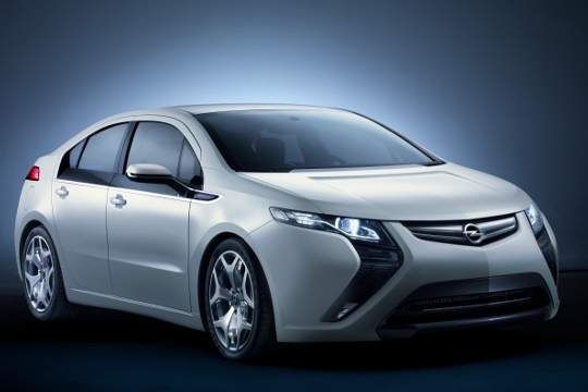 ... das Schwestermodell Ampera in Deutschland auf den Markt bringen. Beide Fahrzeuge sollen über 60 Kilometer rein elektrisch fahren können. (Archiv: Vogel Business Media)