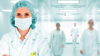 Die Produktion im Reinraum stellt sicher, dass Medizinprodukte nicht durch Partikel verunreinigt werden. (Bild: ©Jasmin Merdan - stock.adobe.com)