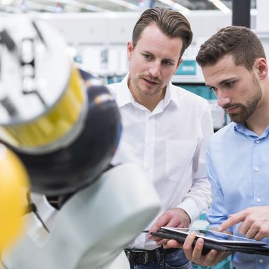 Die passenden Supply Chain‑Kennzahlen helfen bei der Ausrichtung der Lieferkette auf Gewinn, Cashflow und Resilienz. (Bild: : Westend61 via Getty Images)