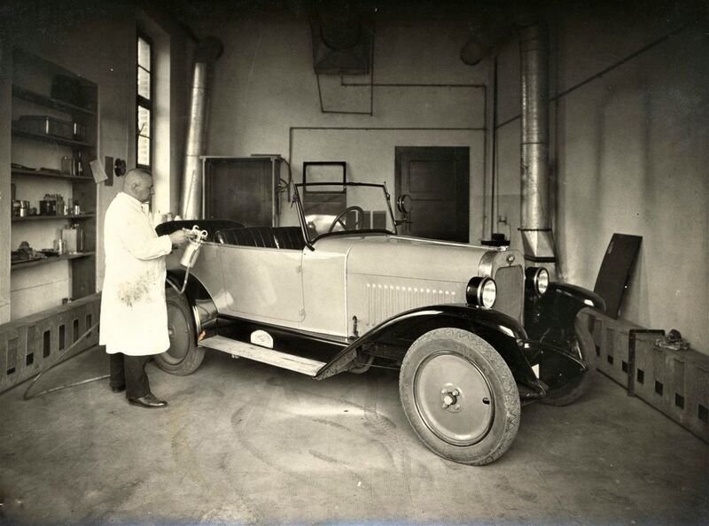 Testlackierung eines Opel Laubfrosch in den 1920er Jahren. (Dörken)