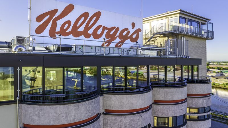 Schiebefenster schaffen transparente Übergänge zu den halbkreisförmigen Terrassen auf den Silotürmen.(Bild:  Solarlux)