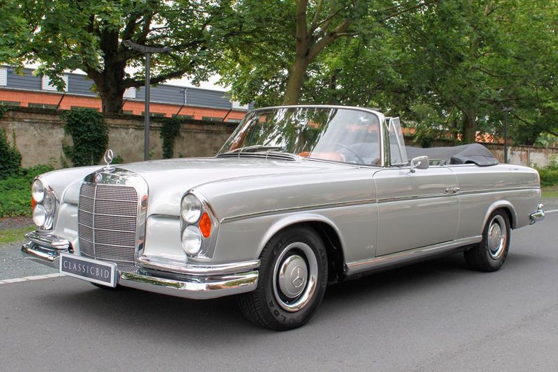 Das teuerste Fahrzeug bei der Classicbid-Auktion war ein seltenes Mercedes-Benz 300 SE Cabrio, das für 140.000 Euro versteigert wurde. (Bild: Classicbid)