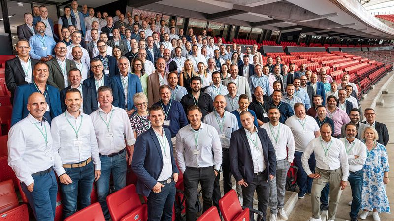 Die 150 Führungskräfte der Alphartis SE wurden bei der Führungskräftetagung in der Stuttgarter MHP-Arena auf die strategischen Ziele für 2025 vorbereitet.(Bild:  Alphartis)