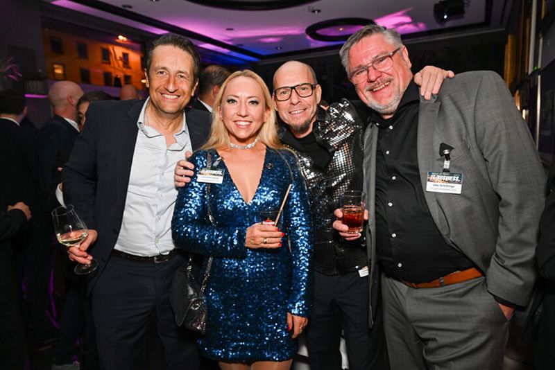 Christina Krauss (TXOne) mit (v. l.) Robert Scicolone (Infinigate), Christian Pirch (CyberPower) und Udo Schillings (Infinigate). (Bild: Hannes Magerstädt)