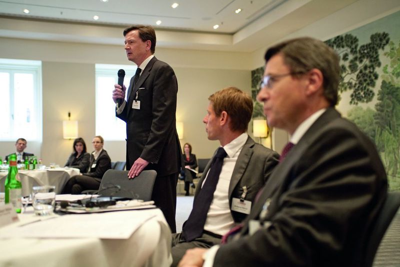Winfried Holz, CEO Atos Origin, in der Diskussion (Archiv: Vogel Business Media)