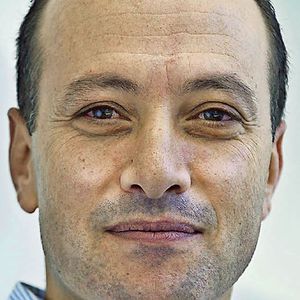 Prof. Dr. Tamim Asfour, Leiter des Lehrstuhls für Hochperformante Humanoide Technologien am Karlsruher Institut für Technologie (KIT).(Bild:  KIT)