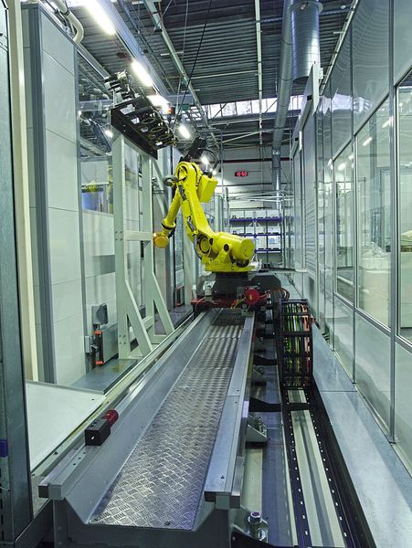 Das RoboFMS verkettet mithilfe der MMS als unverzichtbarer Baustein der Gesamtlösung sämtliche Prozessschritte in einem FFS. (Bild: Martinus Menne)