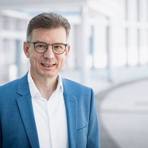 Wie Dr. Wolfgang Sperling, Leiter Business Unit Electric Automation bei Festo berichtet, sind die elektrischen Aktuatoren schon heute mit den Gewindetriebe von Eichenberger ausgestattet.(Bild:  Festo)