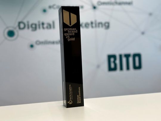 Bito-Lagertechnik Bittmann hat in diesem Jahr den begehrten German Brand Award in Gold erhalten. Die Jury konnte vom neuen Markenkommunikationskonzept des Unternehmens überzeugt werden. Sieg in der Kategorie „Excellent Brands“ bei „Logistics and Infrastructure“.(Bild:  Bito)