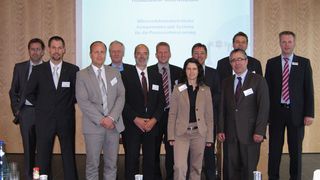 Referenten der Roadshow Mikrofluidik (von links nach rechts) Michael Salm, Christian Geubert, Marc Staiger, Prof. Dr.-Ing. Werner Zang, Dr. Santer zur Horst-Meyer, Philipp Adryan, Stephanie Peschke, Uwe Müller, Dr. Norbert Kockmann, Dr. Thomas Weisener, Dr. Torsten Köcher.  (Bild: HNP Mikrosysteme)