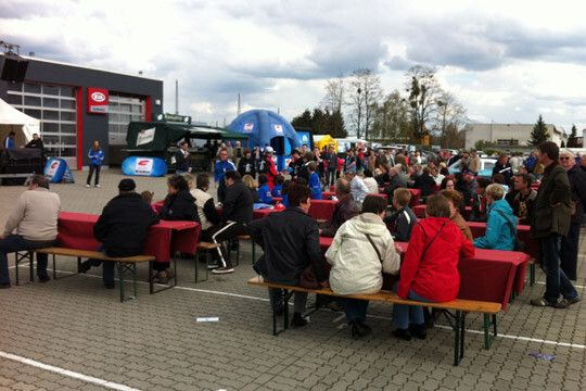 500 Gäste kamen tagsüber zum Eröffnungsfest, 800 weitere feierten auf der Abendveranstaltung bis in den frühen Morgen. (Foto: Levy-Gruppe)