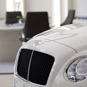 Auf 400 Quadratmetern Ausstellungsfläche bietet der Betrieb Platz für die komplette Bentley-Palette.(Foto:  Bentley)