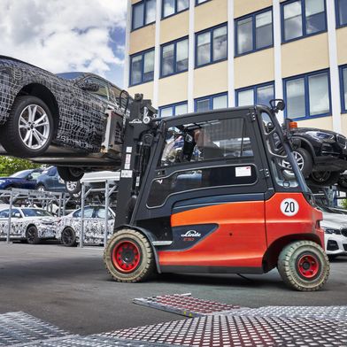 Für Altfahrzeuge gibt es in Europa künftig strengere Regeln für deren Recycling. (Bild: BMW)