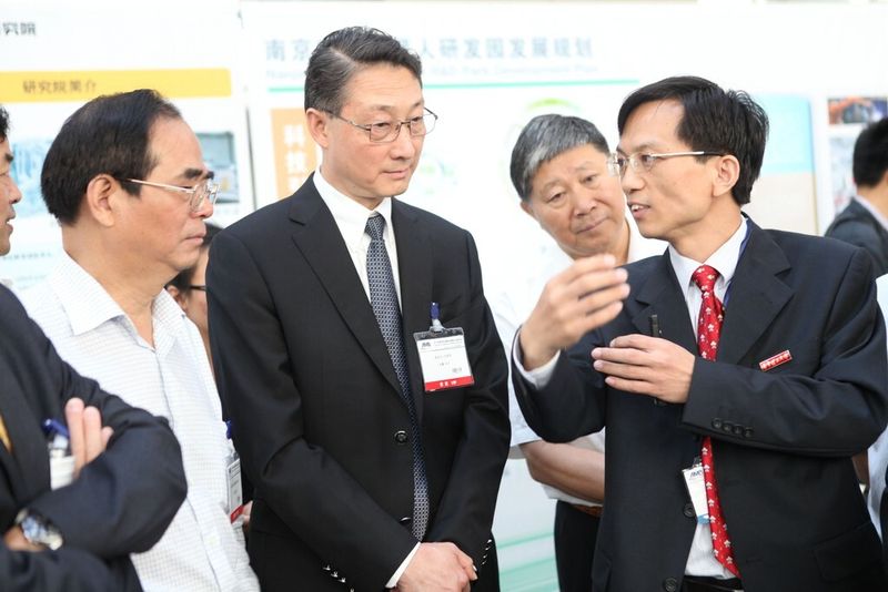 Auch hochrangige politische Delegationen kamen zur Messe. (Bild: AMB China)