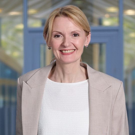 Dr. Iris Bruns ist Mitglied der Geschäftsführung der ConSense GmbH.(Bild:  ConSense GmbH)